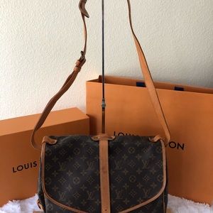 ❌❌SOLD❌❌🌸Louis Vuitton Saumur 35 Crossbody Bag🌸